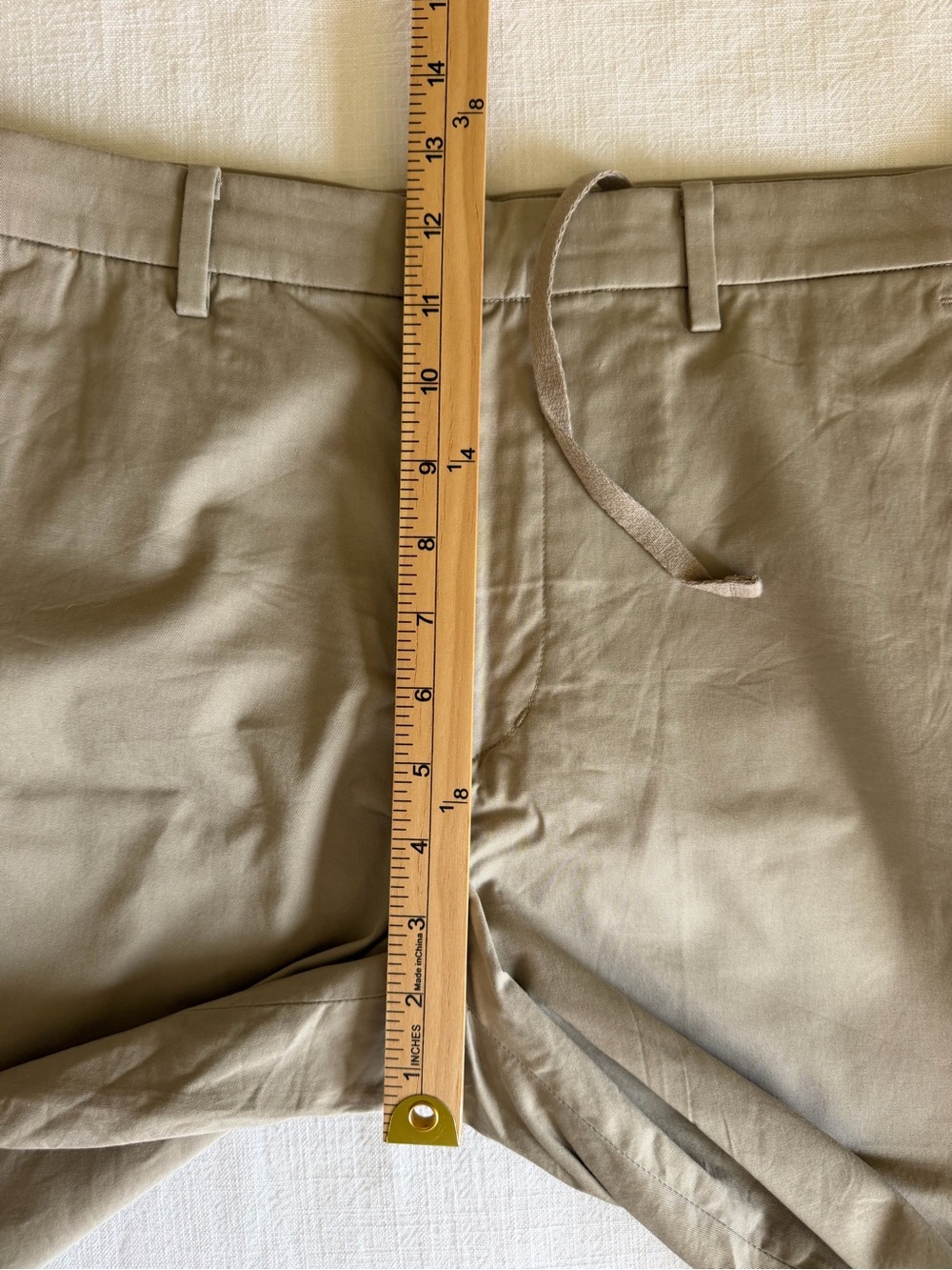 Uniqlo Men's Classic Chino Shorts in Light Khaki - Picture 7 of 8